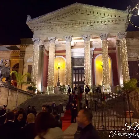 Charme Centre-ville Artistic & Literary Bed & Breakfast 2*