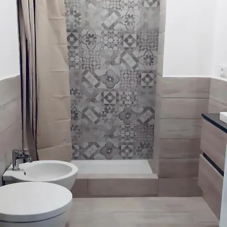 Charme Centre-ville Artistic & Literary Bed & Breakfast 2*