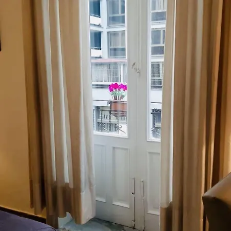 Charme Centre-ville Artistic & Literary Bed & Breakfast 2*